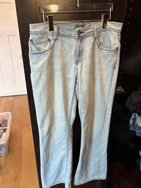 Foster Jeans Co. Light Wash Bootcut Jeans with Flap Pockets Size 10